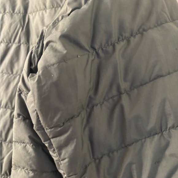 Patagonia Women’s Olive Puffer Jacket - Picture 5 of 9